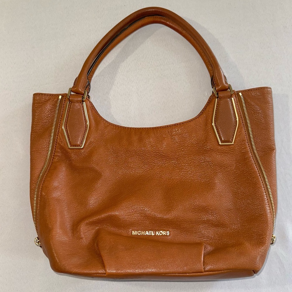 Michael Kors • Vanessa Medium Leather Shoulder Purse Gold Soft Expands Side Zip